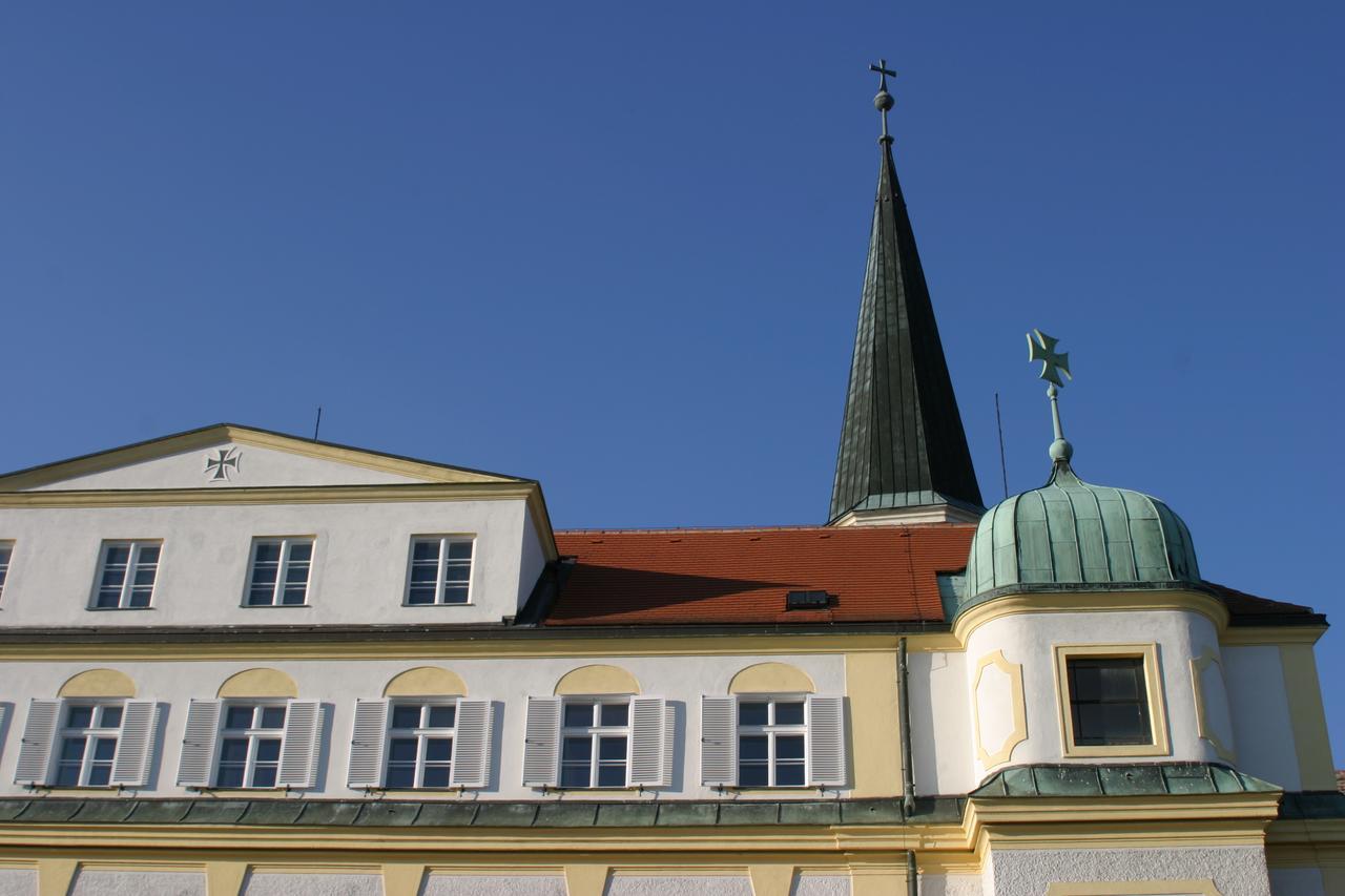 Schloss Gumpoldskirchen Hotel Exterior photo