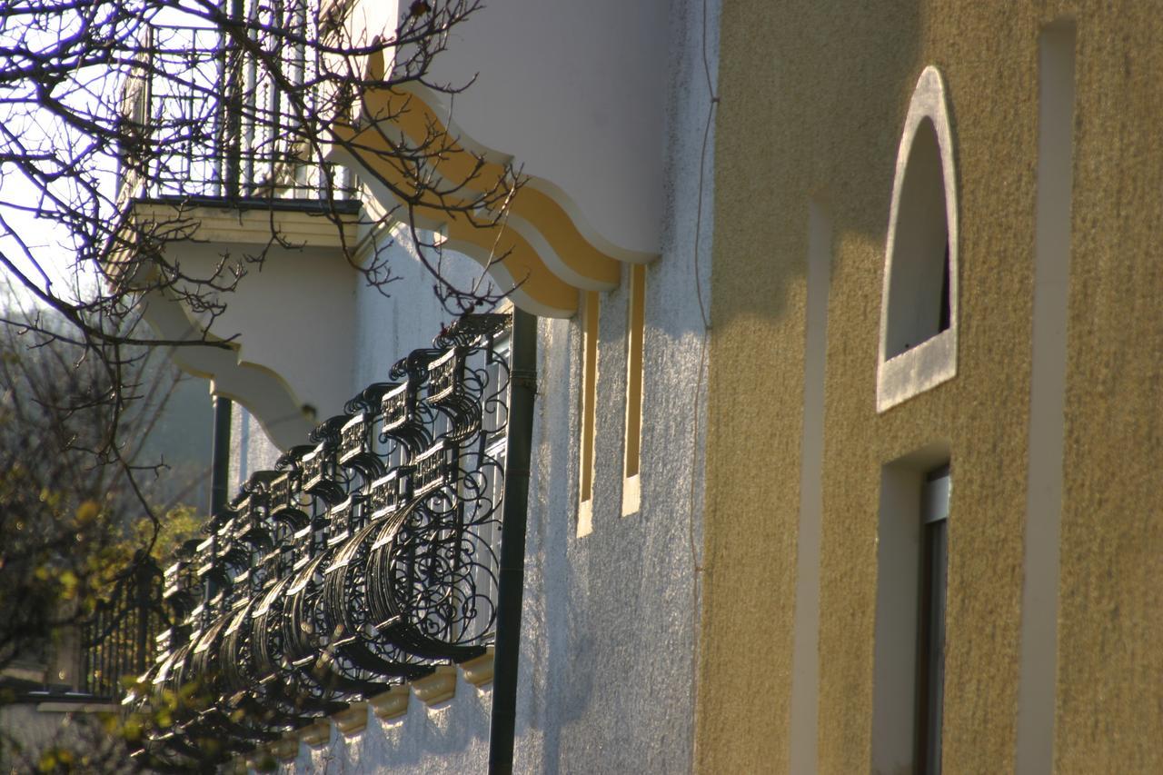 Schloss Gumpoldskirchen Exterior photo